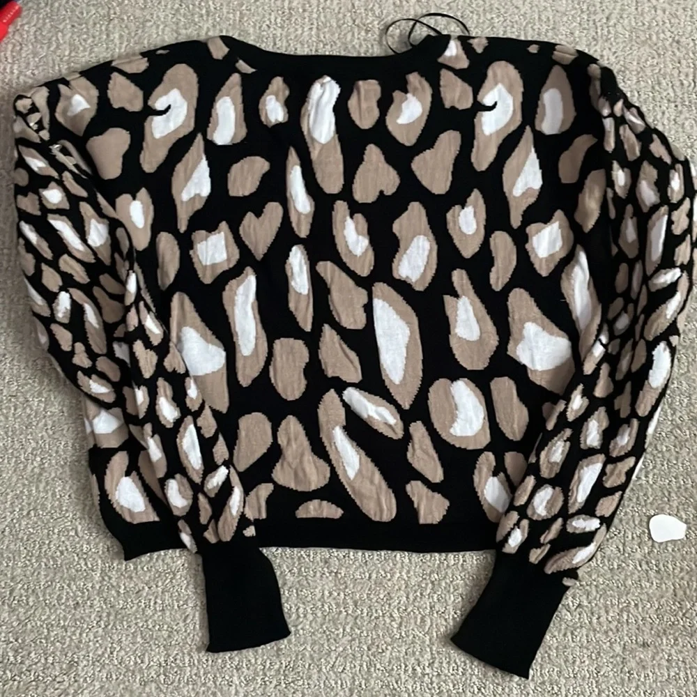 Brand:Bongo Size:XL Colors: tan,black and white - Picture 4 of 4